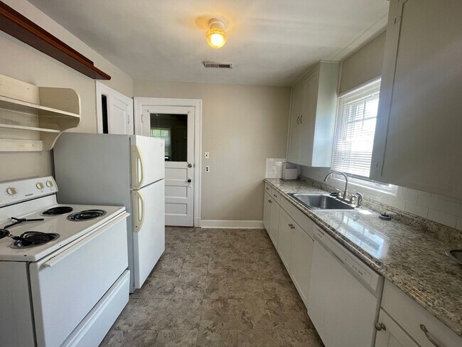 Building Photo - Cozy Bungalow Style Home