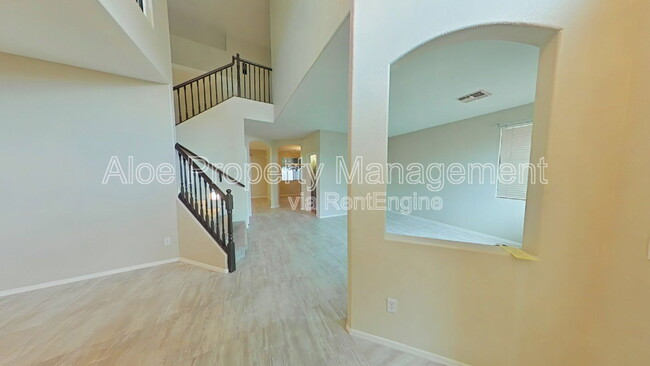 Building Photo - 491 W Ebony Way