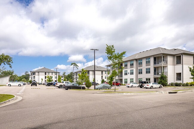 Building Photo - Coastal living right in the middle of Ocea...