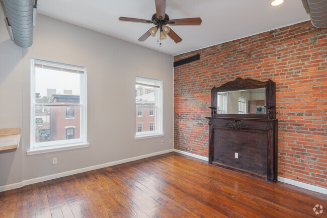 1BR, 1BA - 875SF - 1909 Green Street