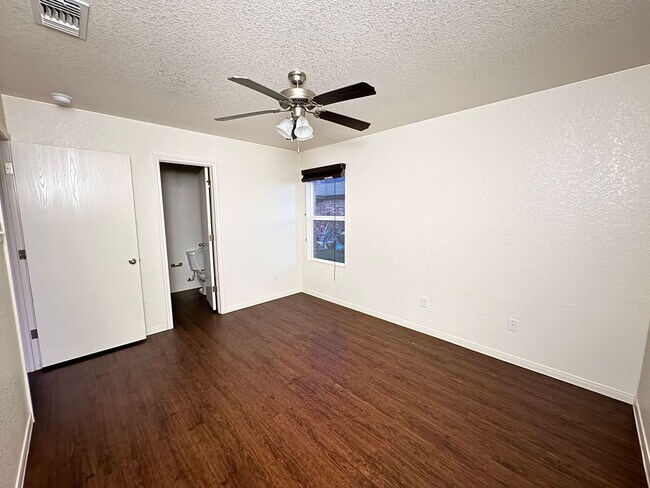 Building Photo - 4707 Waterproof Dr