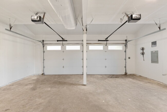Building Photo - 129 N 136th St