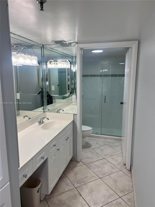 Building Photo - 2625 Collins Ave