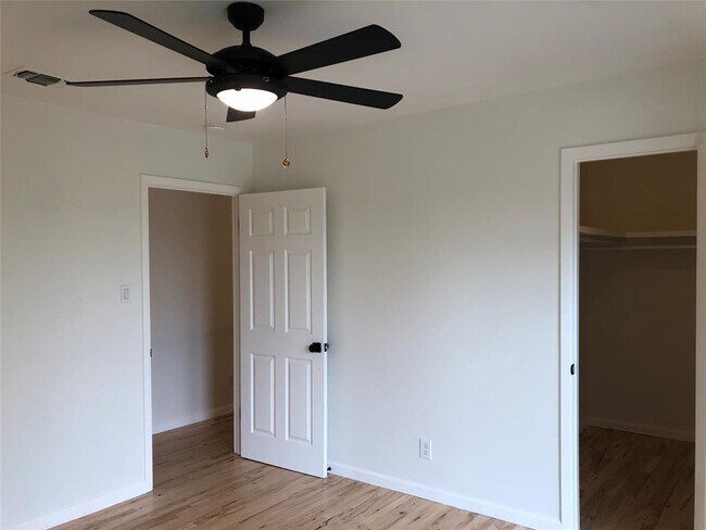 Building Photo - 809 Malabar St