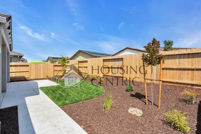 Building Photo - Newer 55+ Gated SOLAR Home in El Dorado Hills for Rent