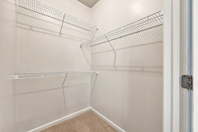 Building Photo - 270 Riverbend Dr
