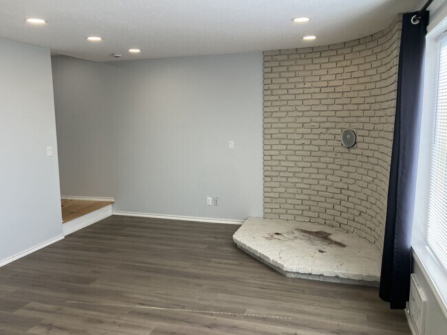 Building Photo - 189 Stoneway Dr NW