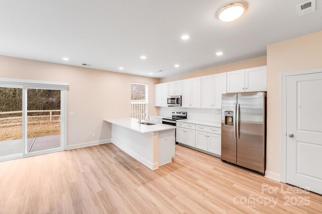 Building Photo - 645 Brookwood St