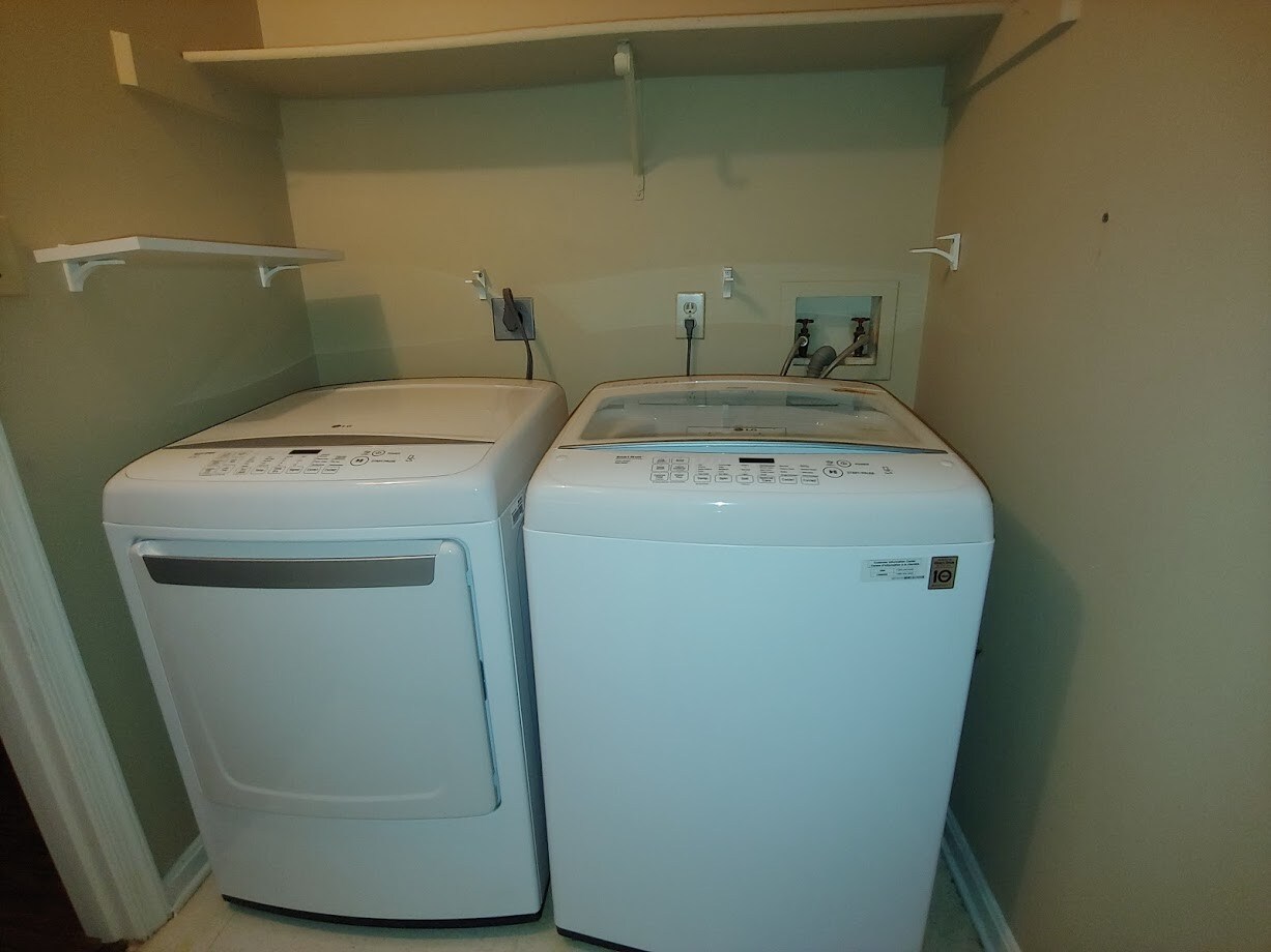 LG Washer/Dryer - 10129 Oakton Terrace Rd
