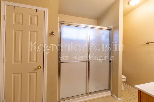 Building Photo - 2557 Vernell Way
