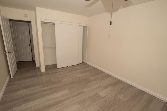 Building Photo - 2 Bedrooms | 2 Bathrooms | Shoppers Paradise