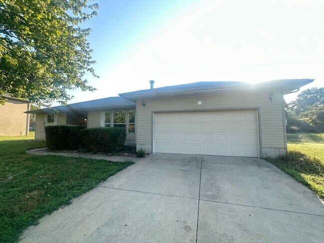 Primary Photo - Welcome Home to Nixa Living!