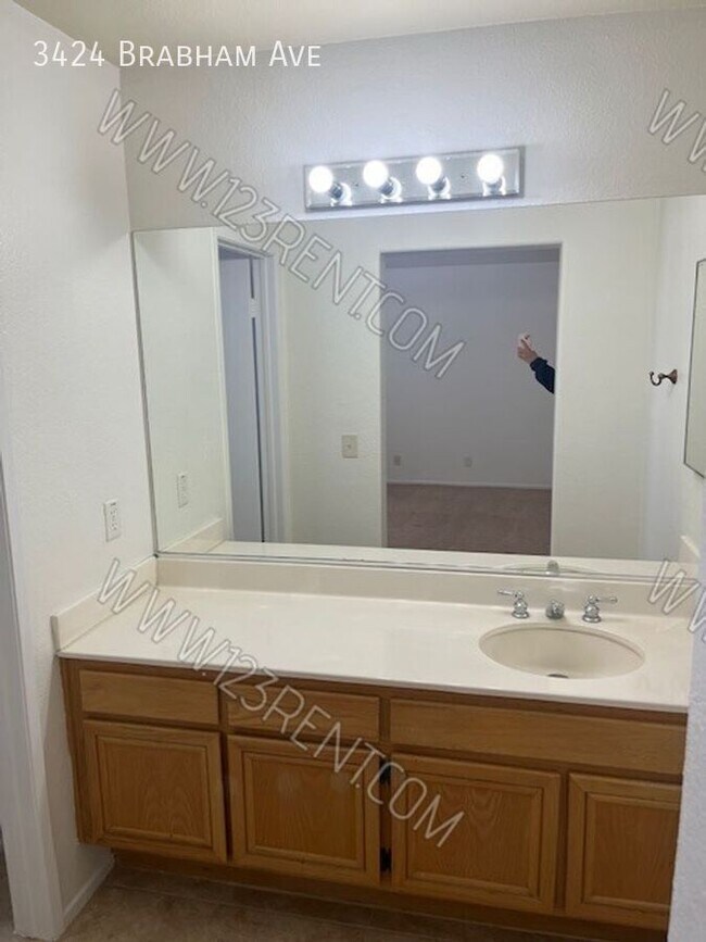 Building Photo - 3424 Brabham Ave