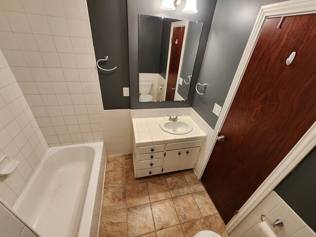 Building Photo - 318 W Feather Pl