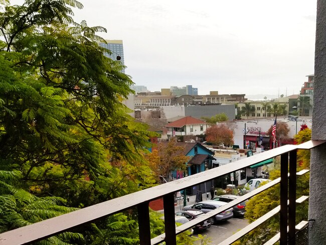 Building Photo - 602 W Fir St