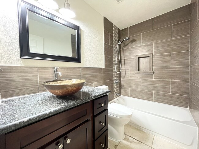 Building Photo - RV T 7640