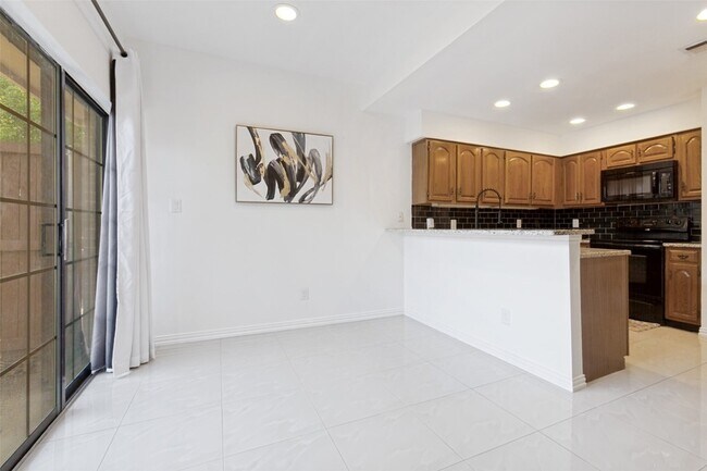 Building Photo - 5100 Verde Valley Ln