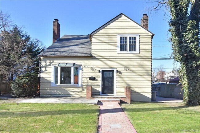 Building Photo - 19 Longmeadow Rd