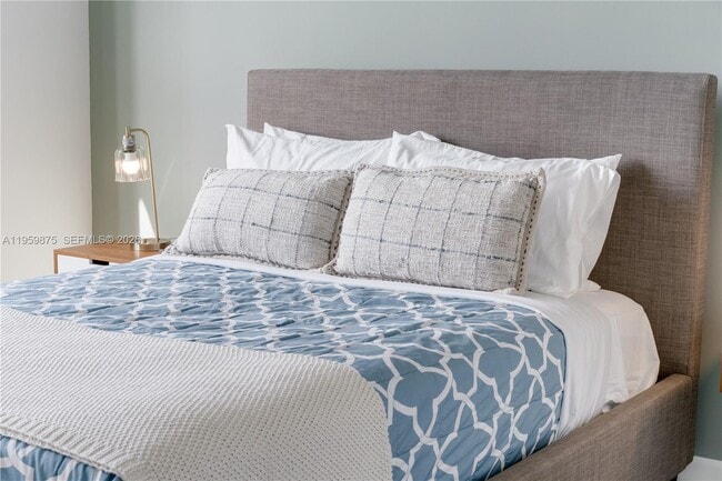 Building Photo - 3250 NE 1st Ave