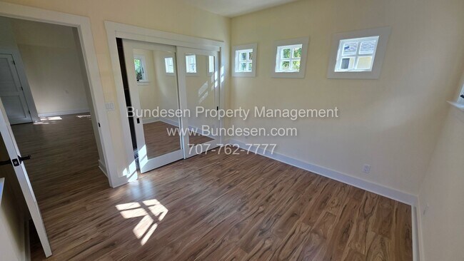 Building Photo - 342 Church St