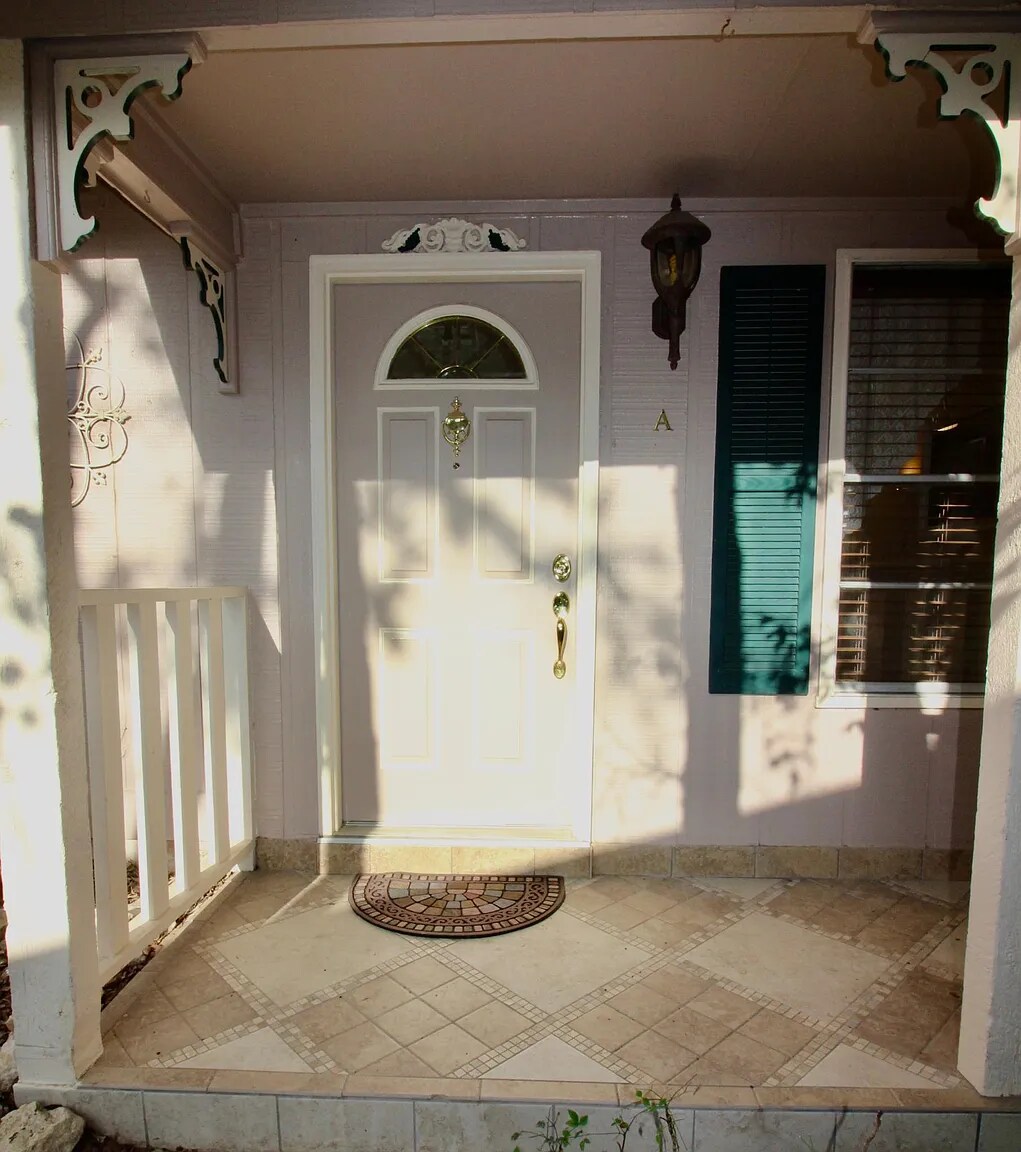 Building Photo - 805 Hazelton St