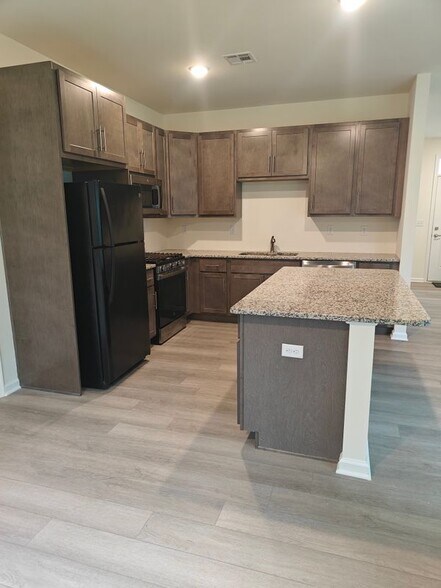 Building Photo - 417 3rd Ave