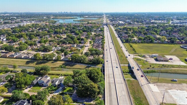 Building Photo - 4123 Cedar Gardens Dr