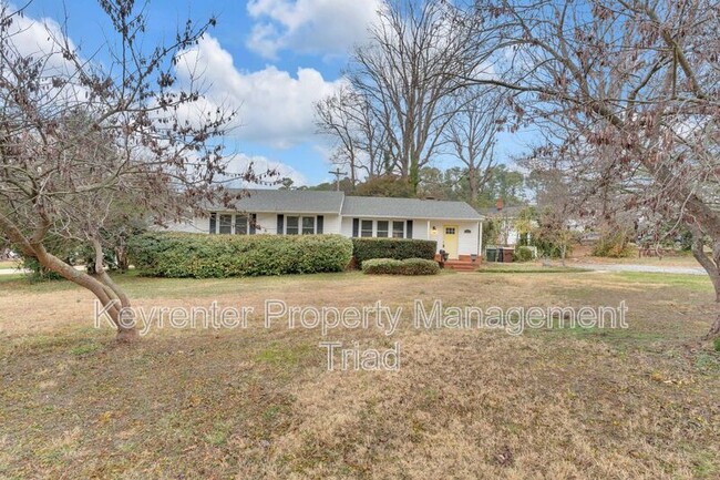 Building Photo - 1501 Quail Dr