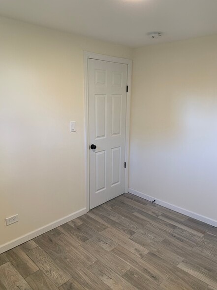 Building Photo - 618 Valley Ave