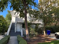 Building Photo - 3723 SW 26th Terrace