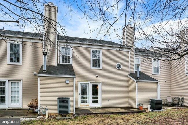 Building Photo - 903 Cambridge Ct