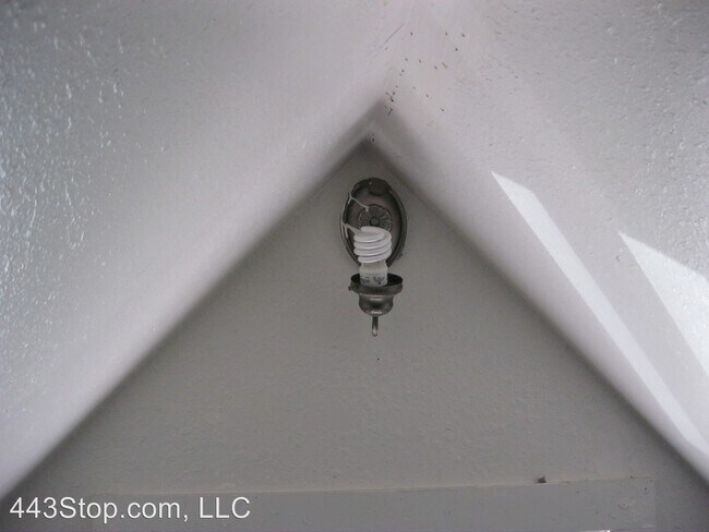 Building Photo - 3 br, 1 bath House - 809 North Garth St.