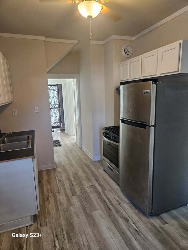 Building Photo - Historic and charming rehabbed property in Downtown Gary