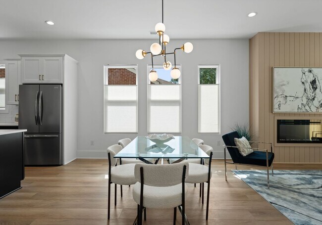 Building Photo - 2006 St Johns St