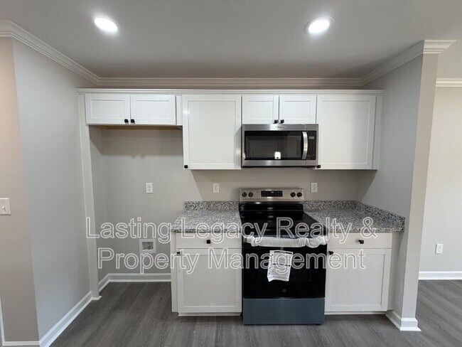 Building Photo - 2036 Harrison Ave