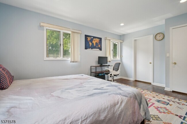 Building Photo - 5 Trombley Dr