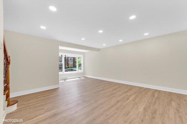 Building Photo - 803 Brummel St
