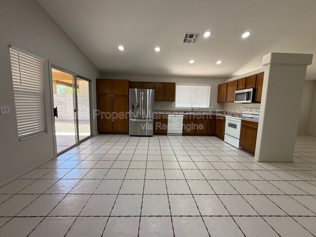 Building Photo - 2340 E Derringer Way