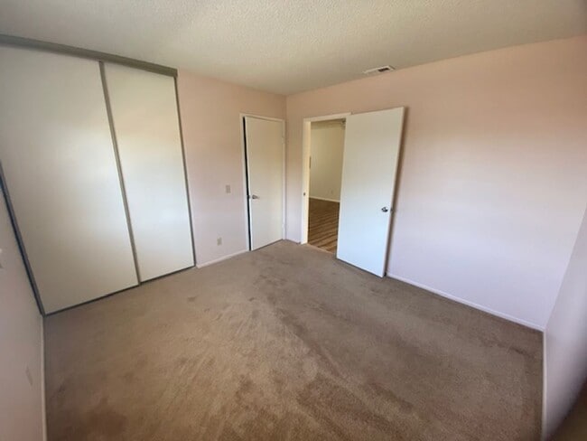 Building Photo - (55+ Community) Perfectly Located 2 Bedroom House in Oceanside Available 1st Week of June!