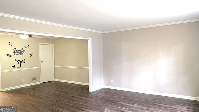 Building Photo - 2710 Riverview Rd