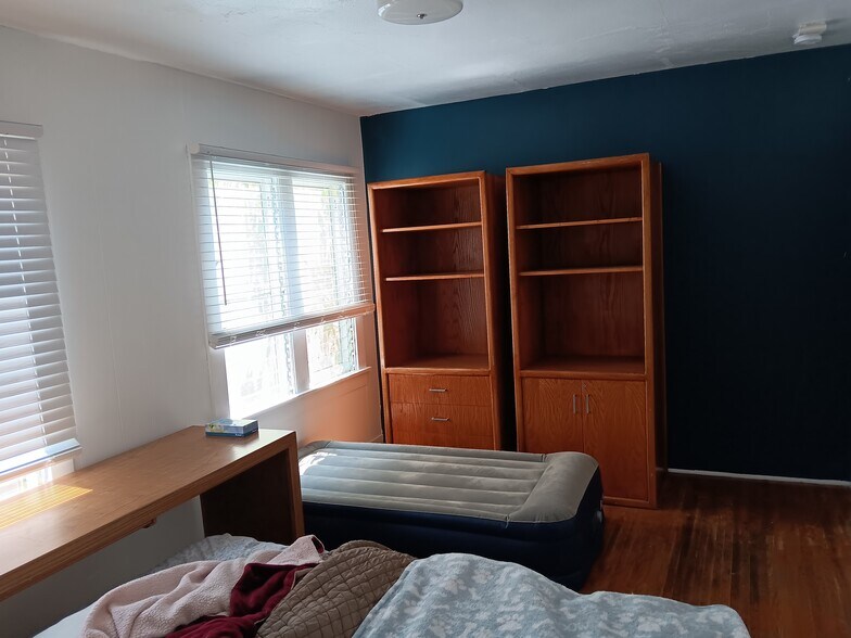 Bedroom - 10525 Clarkson Rd