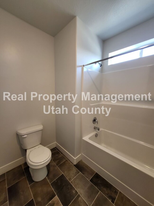 Building Photo - Small Pet Friendly Lehi Condo