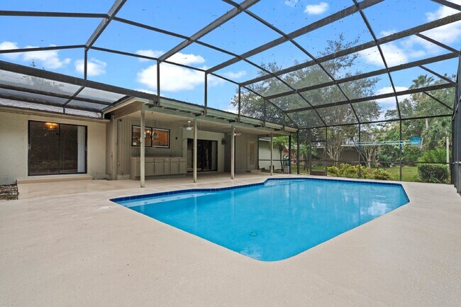 Building Photo - Charming 4-Bedroom Home with Pool on Large Lot in Longwood!