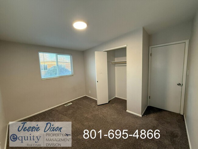 Building Photo - 364 Ann St