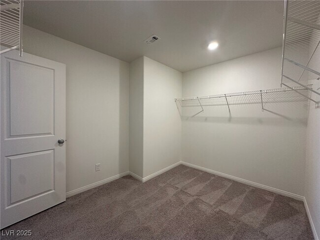 Building Photo - 6988 Sylmar Ave
