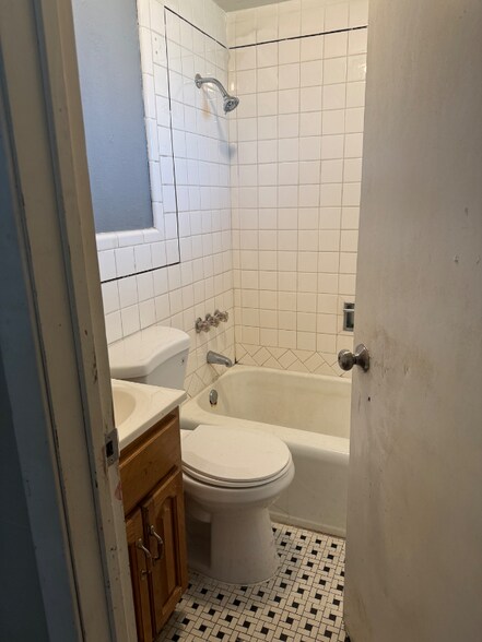 Building Photo - 750 Bonham St