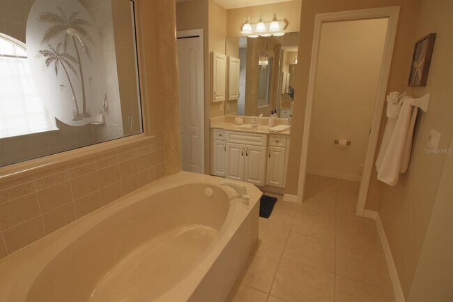 Building Photo - 811 Rotonda Cir
