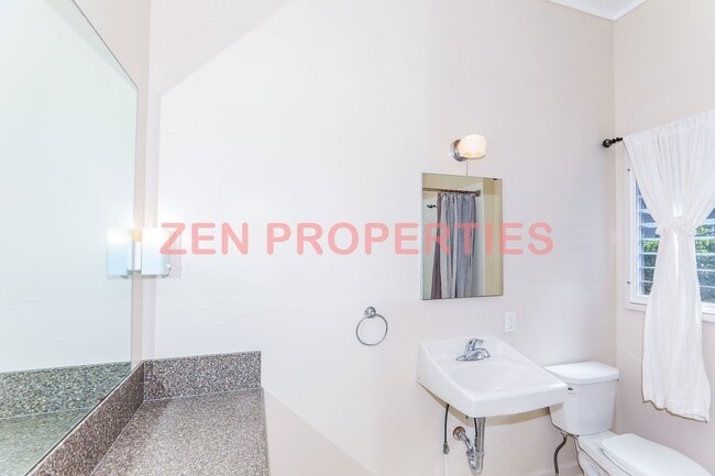 Building Photo - 3 bedroom, 2.5 bath home for rent in Lower...