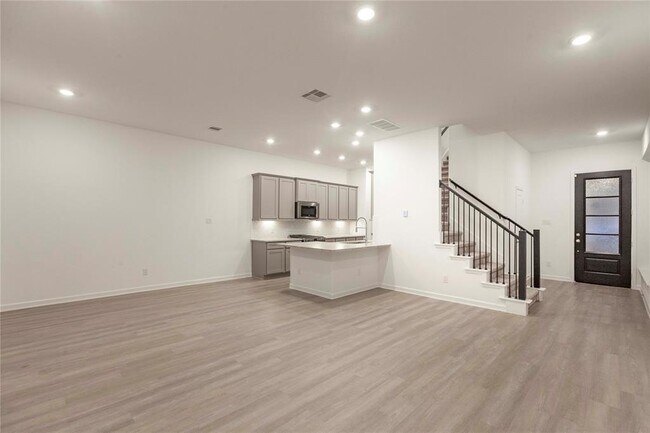 Building Photo - 4042 Champlain Wy