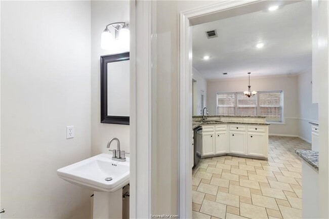 Building Photo - 4709 Shoal Creek Dr